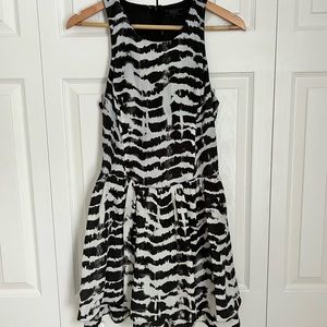 NWOT Guess Cocktail Party Dress Size 8 Never Worn